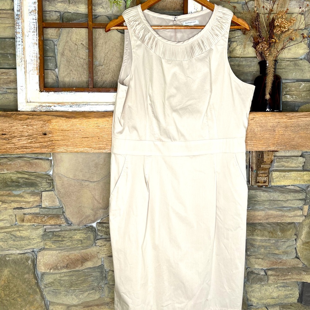 Banana Republic classic dress in khaki